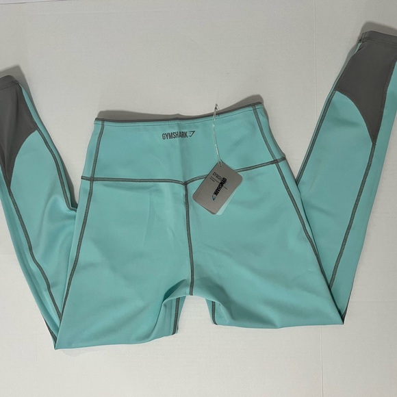 Gymshark Reversible Set - Picture 6 of 9